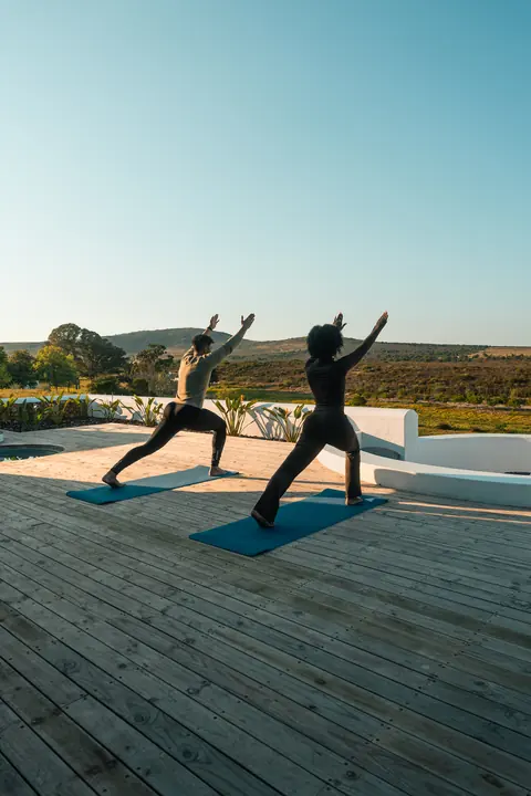 Couples yoga at De Wildeveldt, still 3